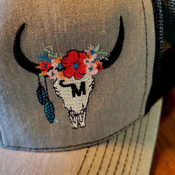 Gray and Black Women's  Floral Design Cap - Picture 2 of 4